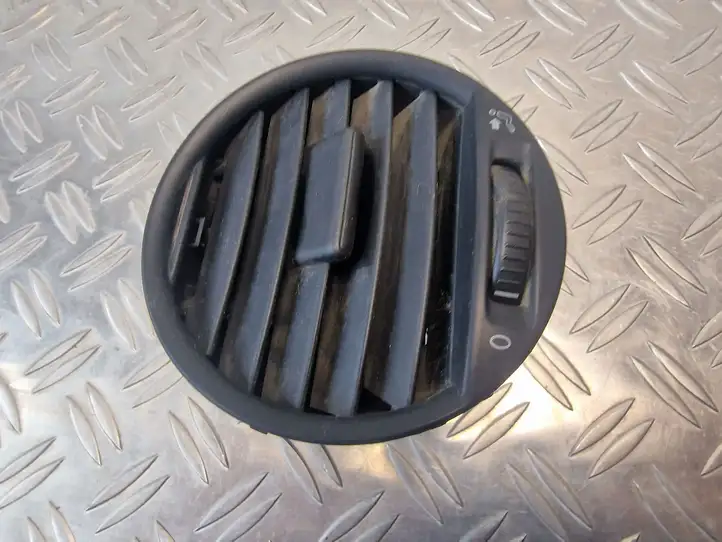 Volkswagen Caddy (2004 - 2010) 2K0819703B Боковой воздушный дефлектор — фото 2