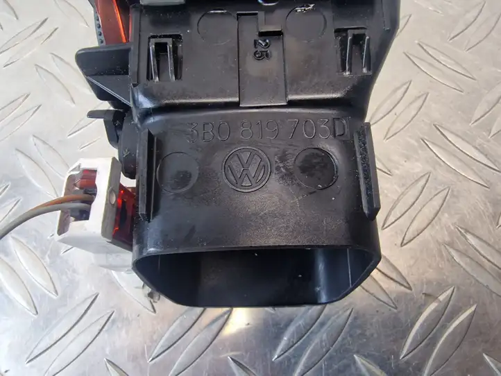 Volkswagen PASSAT B5.5 (2001 - 2005) 3B0819703D Боковой воздушный дефлектор — фото 4