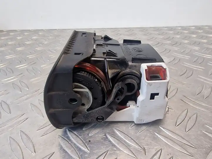 Volkswagen PASSAT B5.5 (2001 - 2005) 3B0819703D Боковой воздушный дефлектор — фото 2