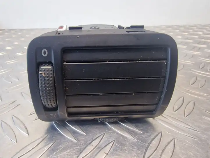 Volkswagen PASSAT B5.5 (2001 - 2005) 3B0819704D Боковой воздушный дефлектор — фото 1