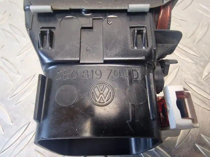 Volkswagen PASSAT B5.5 (2001 - 2005) 3B0819704D Боковой воздушный дефлектор — фото 4