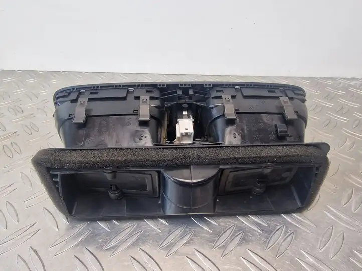 Volkswagen Golf V (2003 - 2009) 5K0815736D Центральный воздушный дефлектор — фото 2