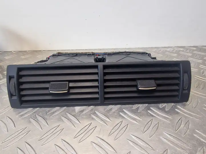 Audi A4 S4 B6 8E 8H (2000 - 2006) 8E0820951H Центральный воздушный дефлектор — фото 1