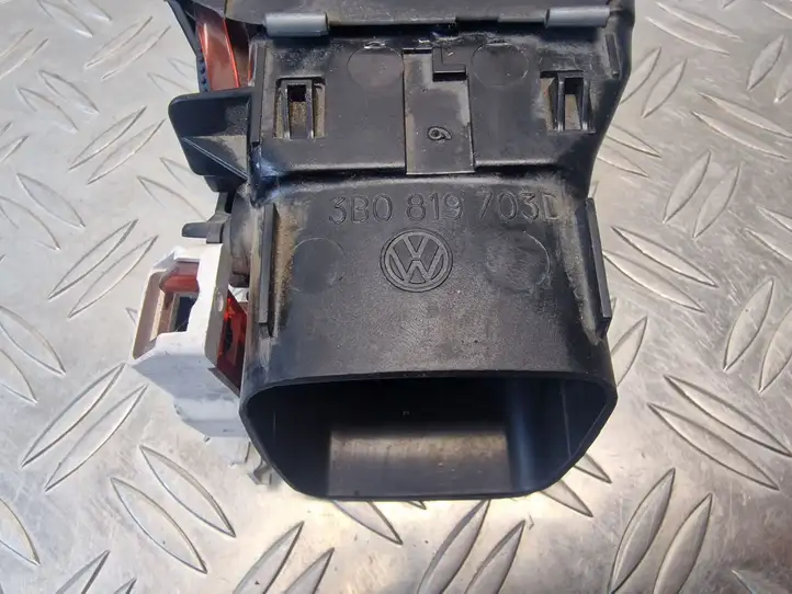 Volkswagen PASSAT B5.5 (2001 - 2005) 3B0819703D Боковой воздушный дефлектор — фото 4