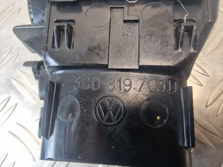 Volkswagen PASSAT B5.5 (2001 - 2005) 3B0819703D Боковой воздушный дефлектор — фото 4