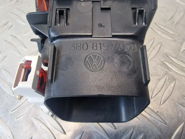 Volkswagen PASSAT B5.5 (2001 - 2005) 3B0819703D Боковой воздушный дефлектор — фото 4