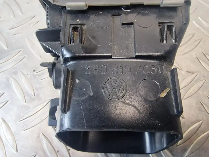 Volkswagen PASSAT B5.5 (2001 - 2005) 3B0819703D Боковой воздушный дефлектор — фото 4