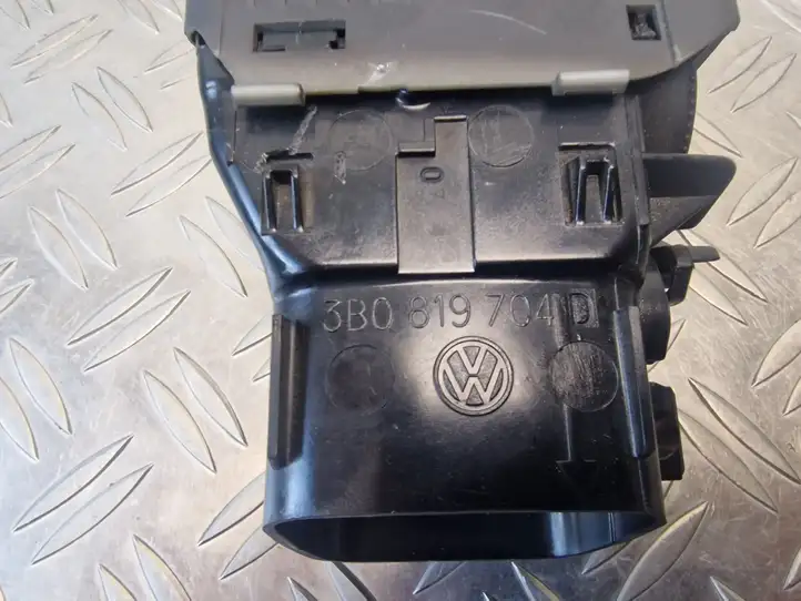 Volkswagen PASSAT B5.5 (2001 - 2005) 3B0819704D Боковой воздушный дефлектор — фото 4