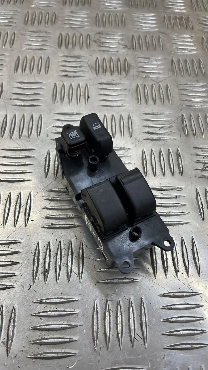 Toyota Corolla E120 E130 (2000 - 2004) 8482002091 Кнопка стеклоподъемников — фото 1