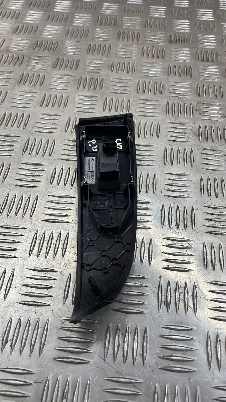 BMW 5 E60 E61 (2004 - 2010) 6951956 Кнопка стеклоподъемников — фото 3