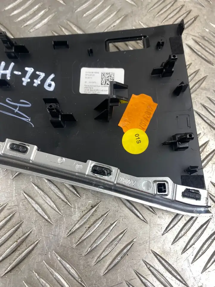 Audi Q8 (2018 - ) 4M8857720F Боковая отделка панели приборов — фото 8
