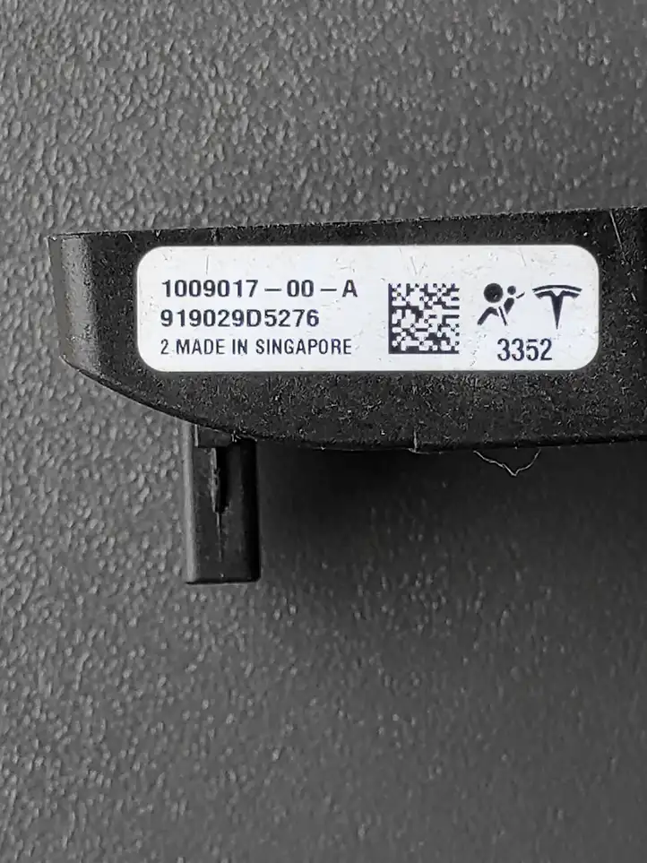 Tesla Model S (2012 - 2016) 100901700A Датчик удара SRS — фото 1