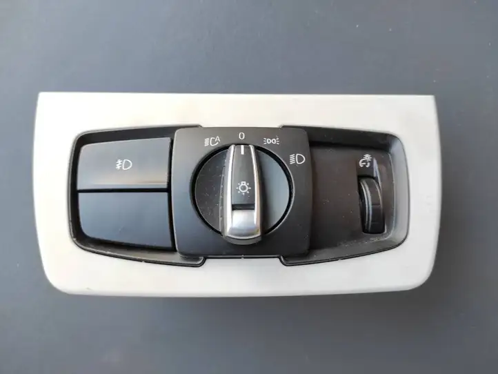 BMW X5 F15 (2013 - 2017) 6824887 Включатель фонарей — фото 1