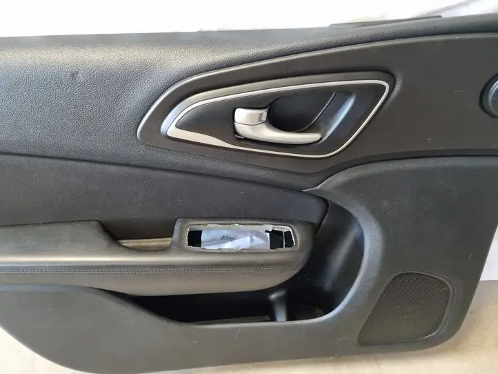 Chrysler 200 (2015 - ) 5MC31DX9AB Обшивка передней двери — фото 3