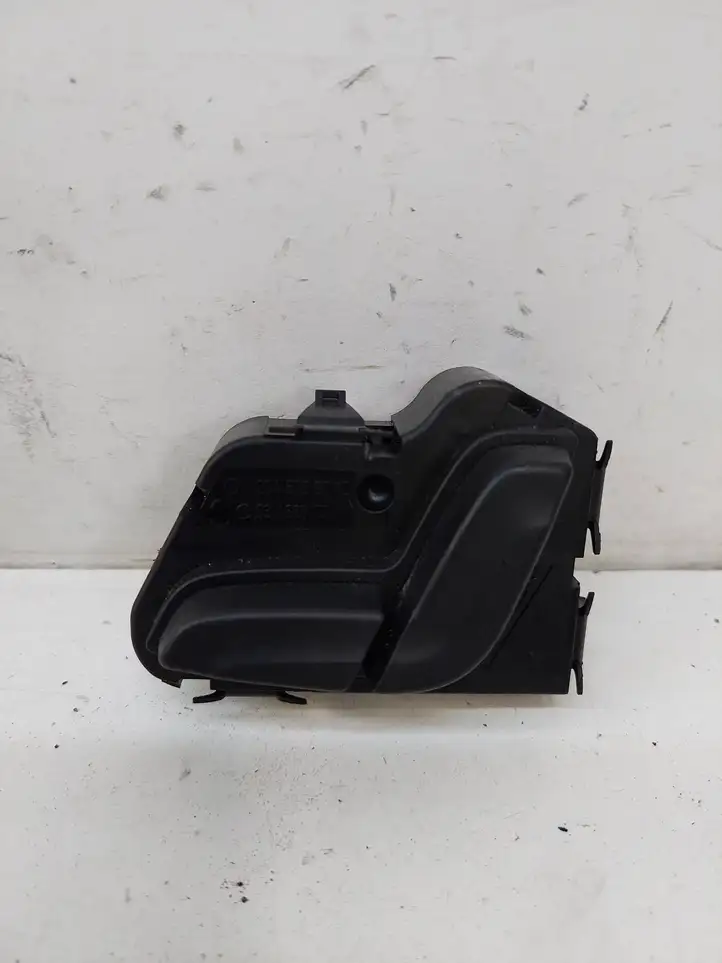 Mercedes-Benz C W204 (2007 - 2014)  A2048709010 Управление регулеровки сидений 