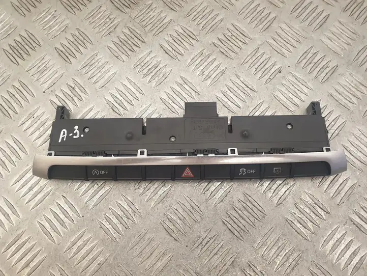 Audi A3/S3 8V (2012 - 2016) 8V0925301AT Кнопка фаркопа в багажнике — фото 2