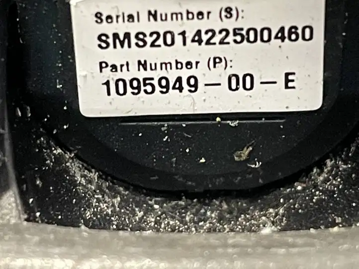 Tesla Model Y (2019 - 2024) 1095949-00 Ручка багажника с камерой — фото 7