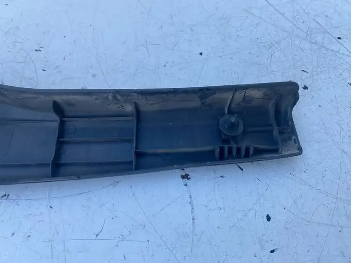 Toyota Avensis T220 (2000 - 2003) 5838705050 Отделка порога багажника — фото 3