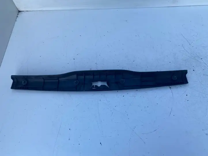 Toyota Avensis T220 (2000 - 2003) 5838705050 Отделка порога багажника — фото 11