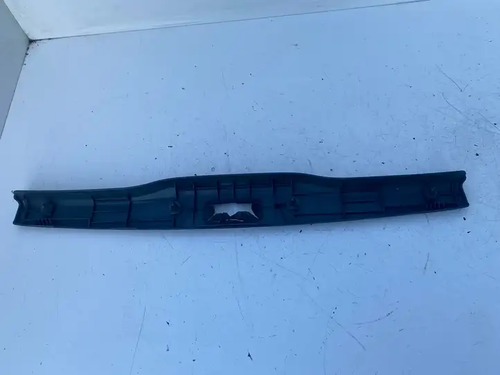 Toyota Avensis T220 (2000 - 2003) 5838705050 Отделка порога багажника — фото 13