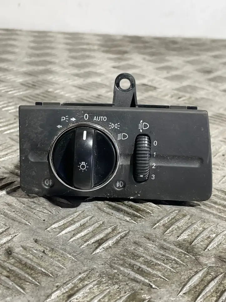Mercedes-Benz E W211 (2002 - 2009) 2115450304 Включатель фонарей — фото 1