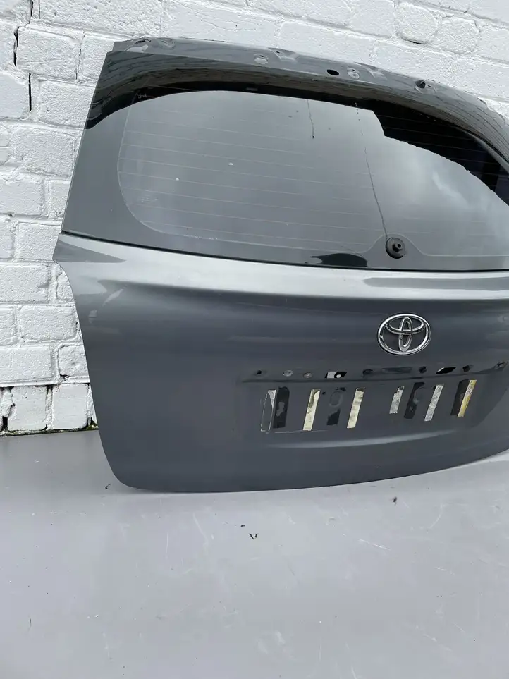 Toyota Avensis T250 (2006 - 2009) Крышка багажника — фото 3