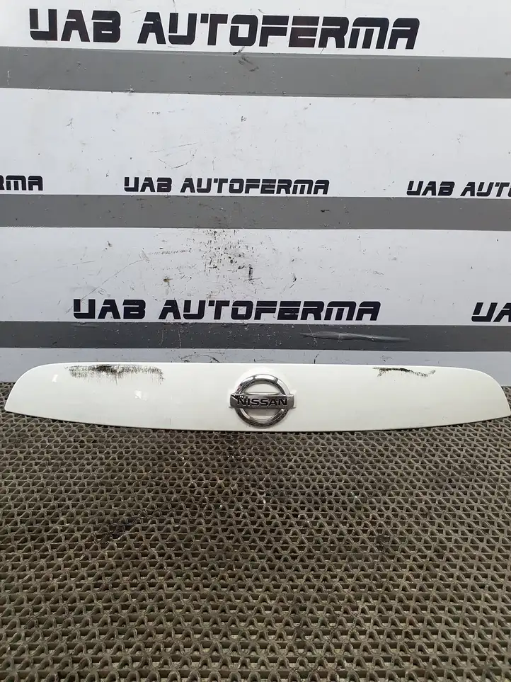 Nissan Juke I F15 (2010 - 2018) 908681KA6A Подсветка номера — фото 1