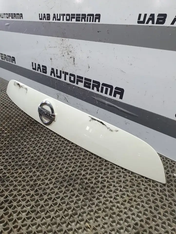 Nissan Juke I F15 (2010 - 2018) 908681KA6A Подсветка номера — фото 2