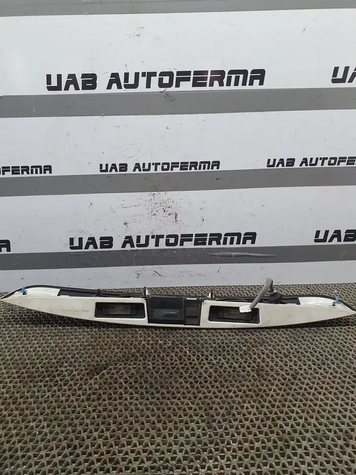 Nissan Juke I F15 (2010 - 2018) 908681KA6A Подсветка номера — фото 4