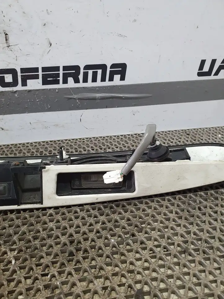 Nissan Juke I F15 (2010 - 2018) 908681KA6A Подсветка номера — фото 6