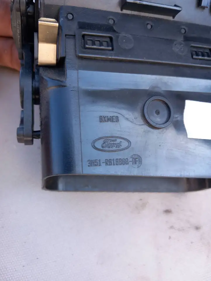Ford C-MAX I (2007 - 2010) 3M51R018B08 Боковой воздушный дефлектор — фото 4
