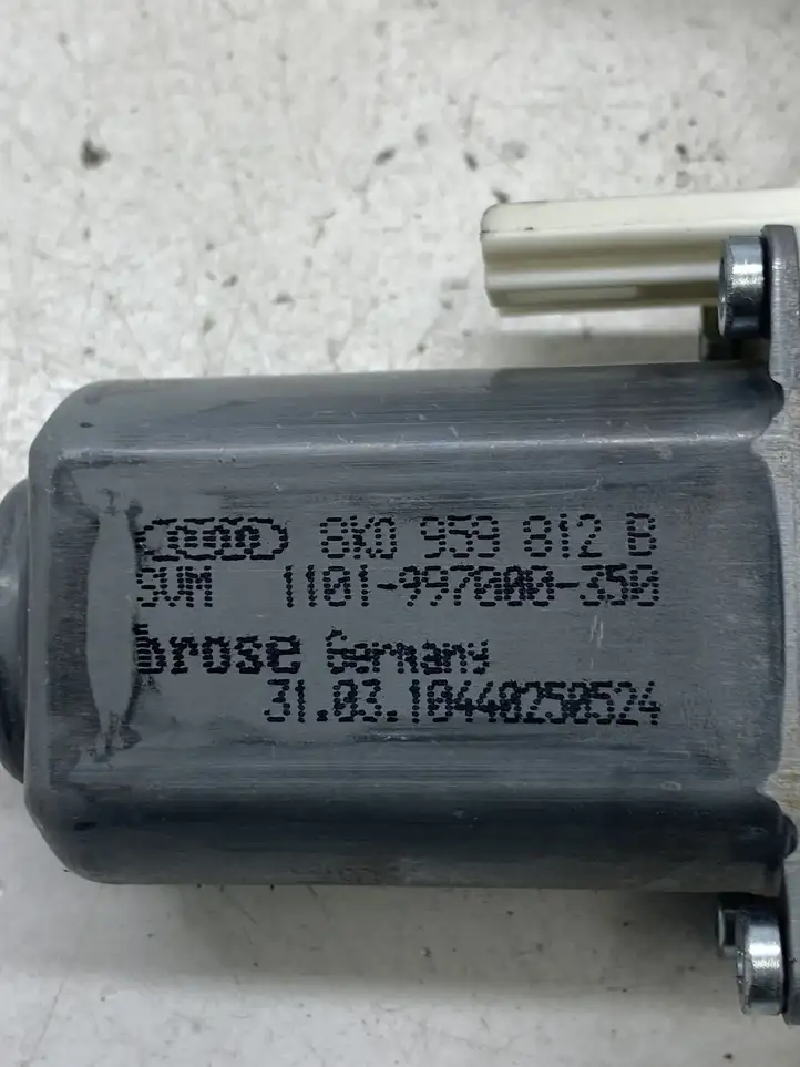 Audi A6 S6 C6 4F (2008 - 2011) 8K0959812B Стеклоподъемник задней двери — фото 2