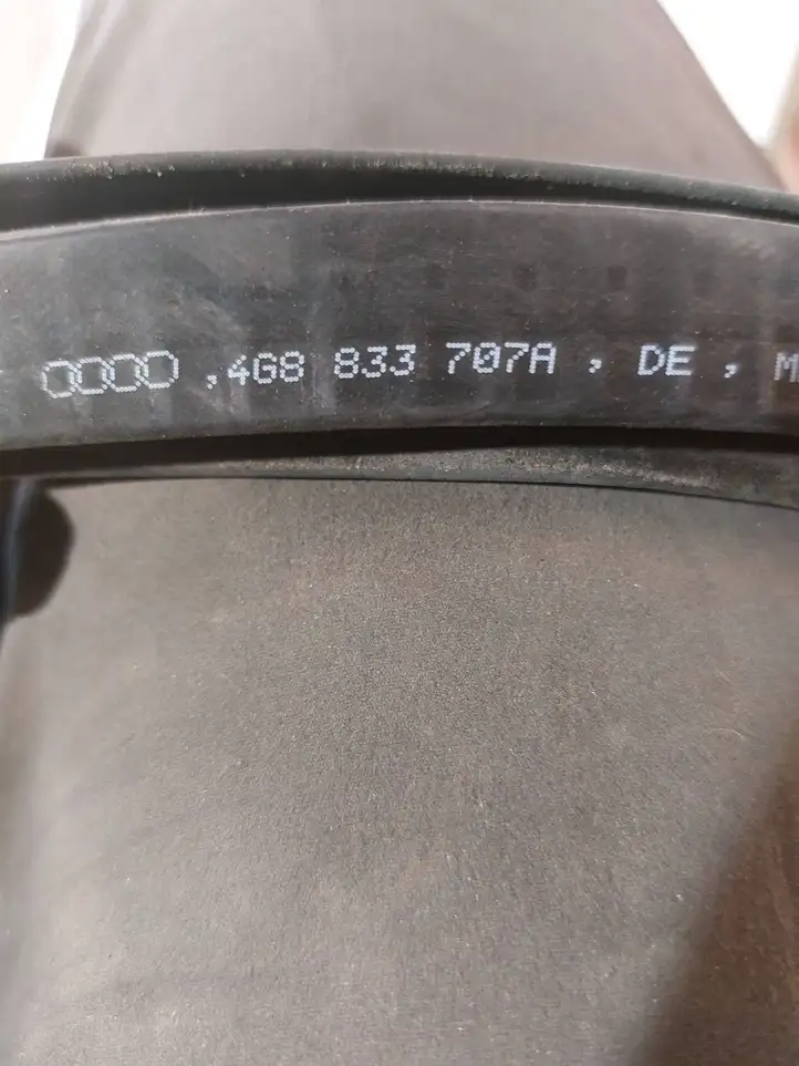 Audi A7 S7 4G (2010 - 2014) 4G8833707A Уплотнитель кузова — фото 2