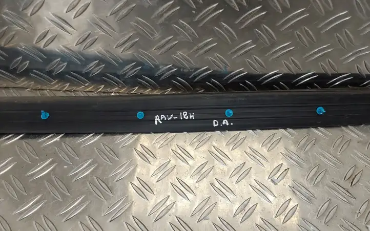 Toyota RAV 4 (XA40) (2012 - 2018) Уплотнитель передней двери (кузов) — фото 4