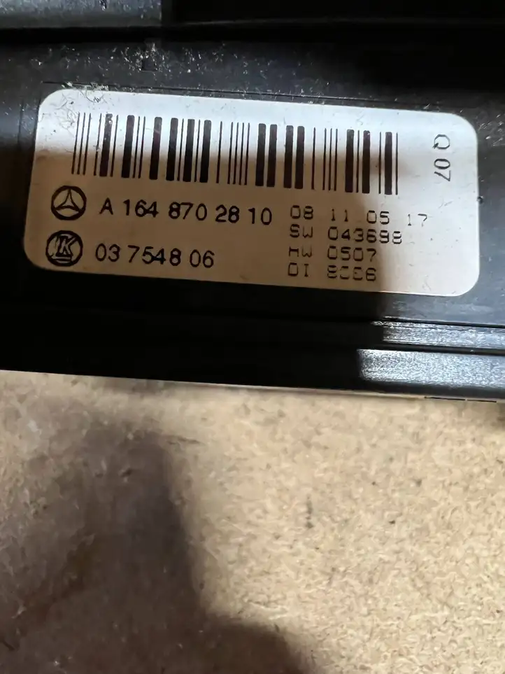 Mercedes-Benz ML W164 (2005 - 2011) A1648702810 Блок кнопок на панели — фото 3
