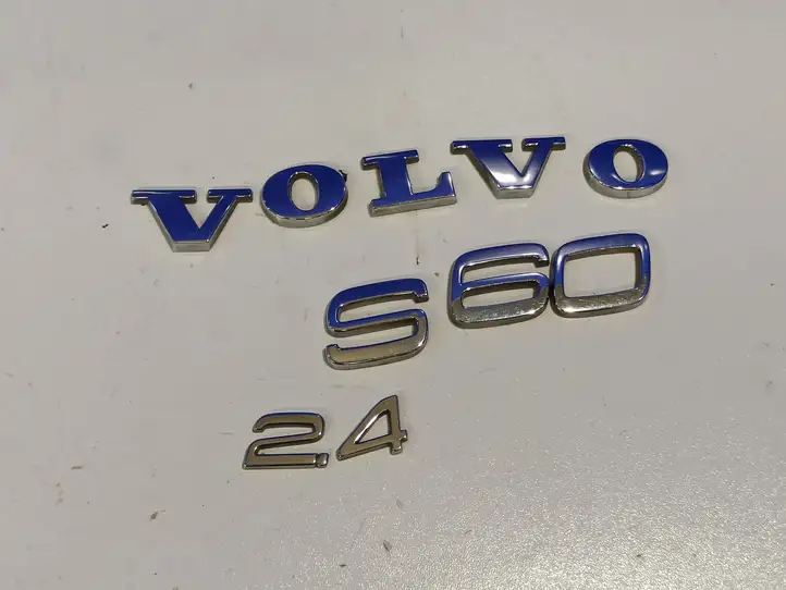 Volvo S60 (2000 - 2004) 9203328 Эмблема производителя — фото 2