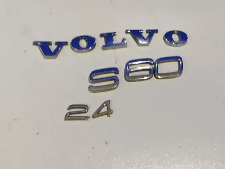 Volvo S60 (2000 - 2004) 9203328 Эмблема производителя — фото 3