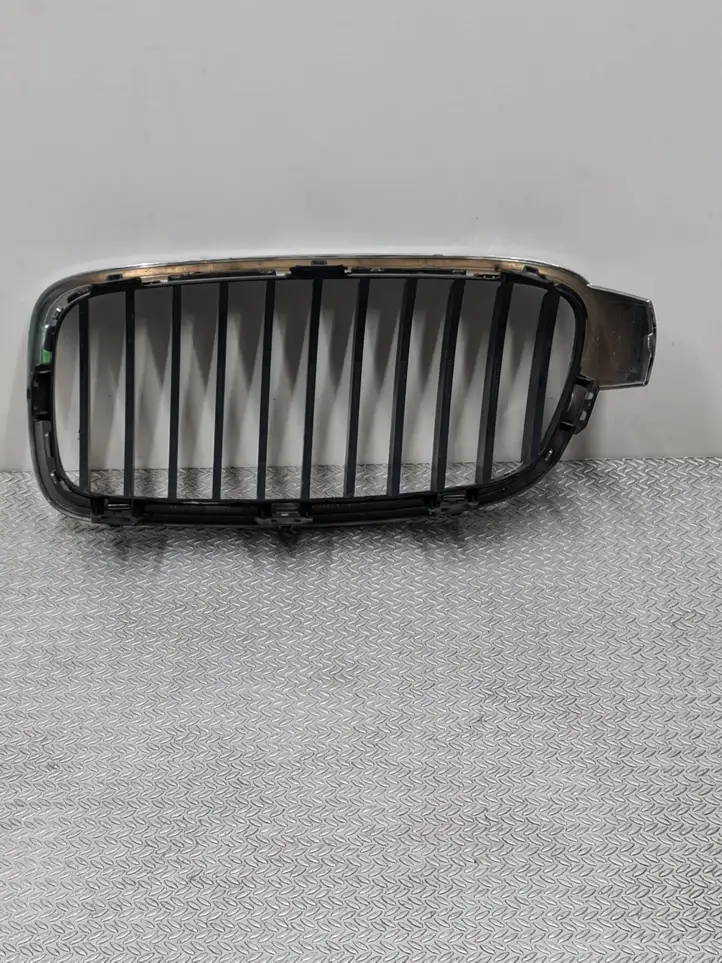 BMW 3 F30 F35 F31 (2012 - 2018) 7263482 Передняя решетка — фото 2
