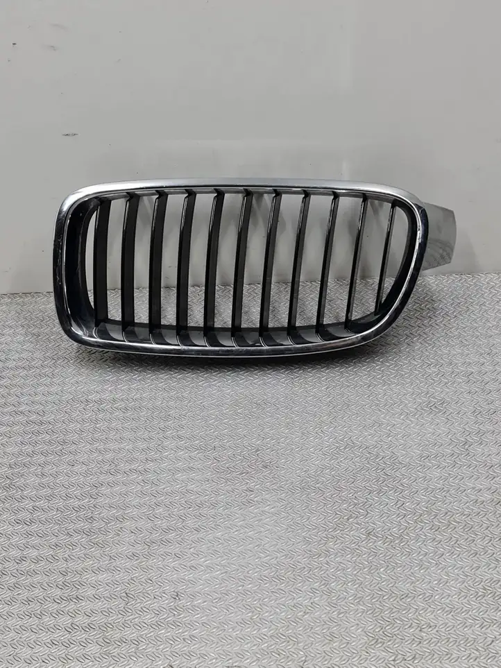 BMW 3 F30 F35 F31 (2012 - 2018) 7263479 Передняя решетка — фото 1