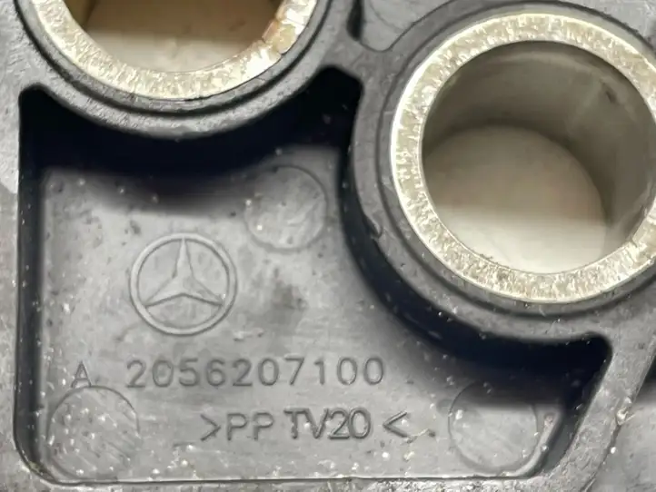 Mercedes-Benz C W205 (2014 - 2021) A2056207100 Кронштейн панели радиатора — фото 2