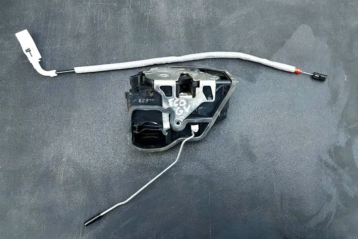 BMW 5 E60 E61 (2004 - 2010) Замок задней двери — фото 1