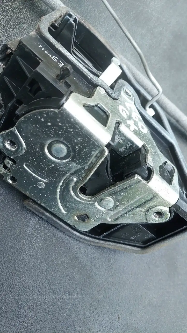 BMW 5 E60 E61 (2004 - 2010) Замок задней двери — фото 3