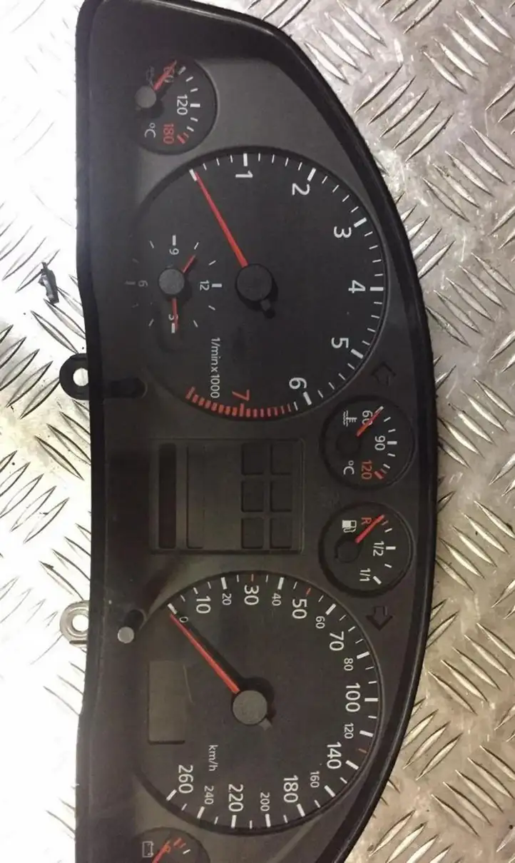 Audi A6 S6 C5 4B (1997 - 2001) Спидометр — фото 1