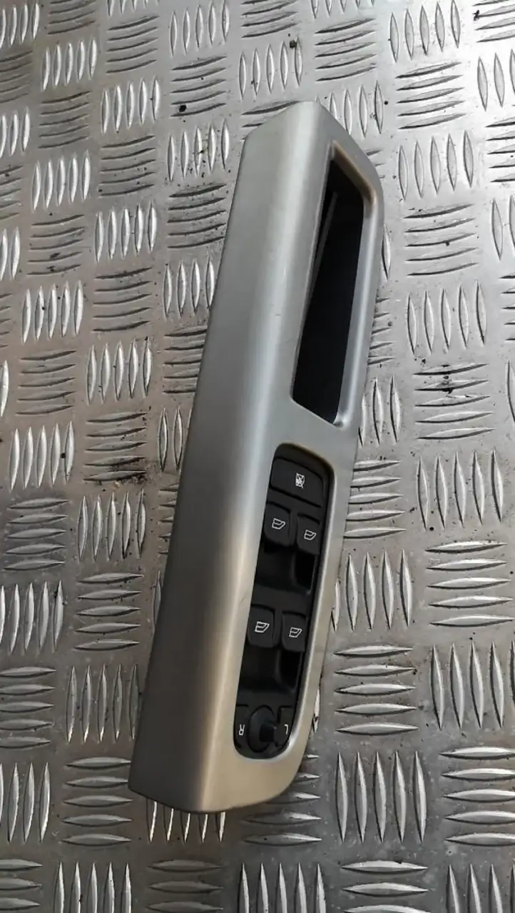 Volvo V50 (2004 - 2008) Кнопка стеклоподъемников — фото 1
