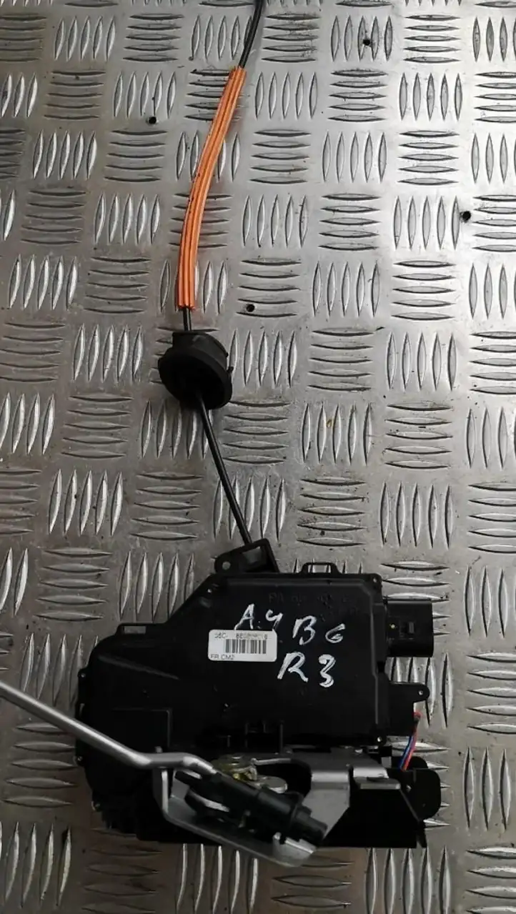 Audi A4 S4 B6 8E 8H (2000 - 2006) Замок задней двери — фото 1