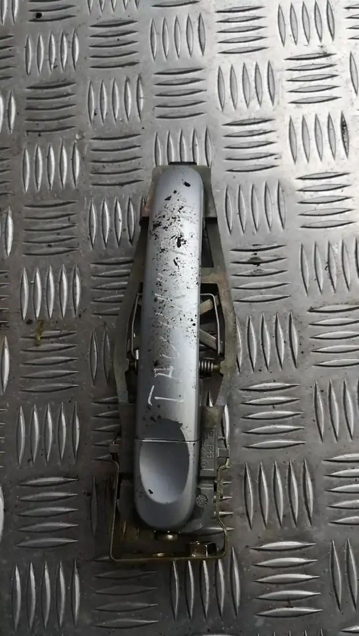 Volkswagen Touran I (2003 - 2010) Наружная ручка двери — фото 1