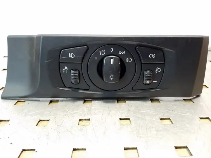 BMW 5 E60 E61 (2004 - 2010) 6925295 Включатель фонарей — фото 3