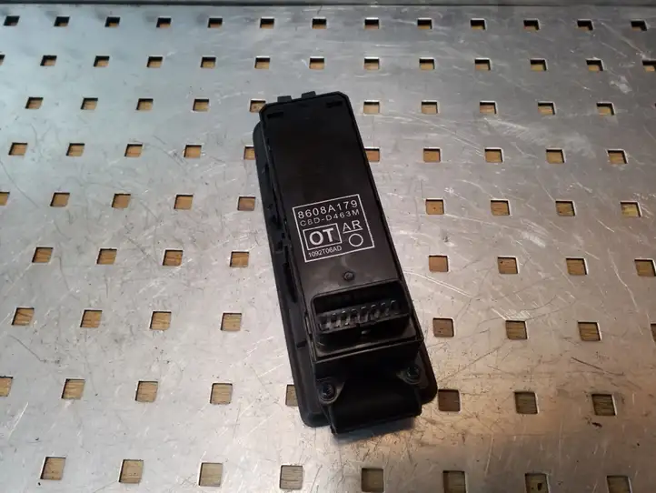 Mitsubishi Colt (2012 - 2016) 8608A179 Кнопка стеклоподъемников — фото 2