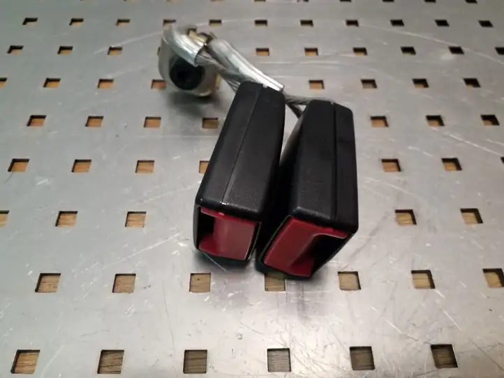 Volkswagen PASSAT B6 (2005 - 2010) 3C0857739B Задний средний замок ремня — фото 2