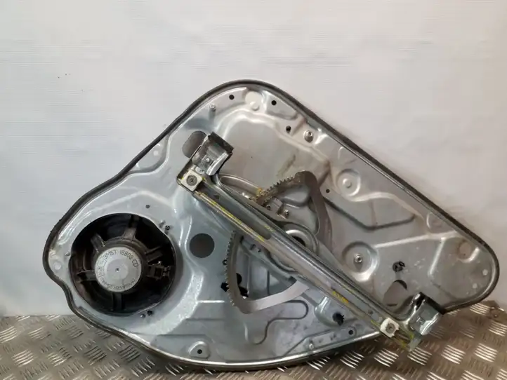 Ford Focus (2005 - 2008) 4M51A045H23B Механический стеклоподъемник задней двери — фото 3